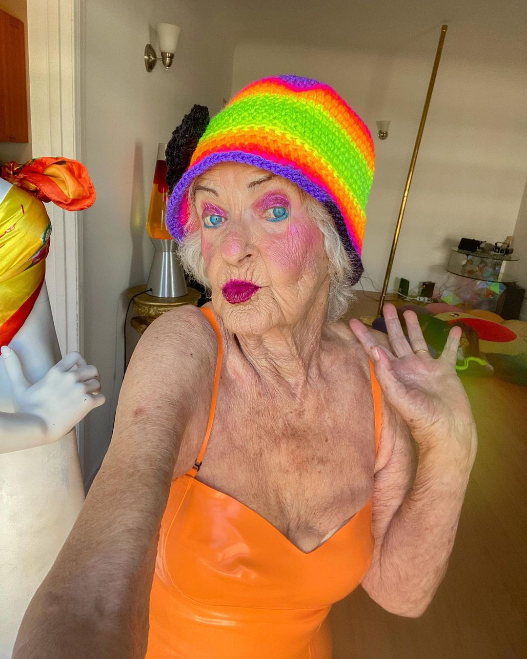 À 94 Ans Cette Mamie Na Que Faire Du Regard Des Autres Et Saffiche Fièrement En Tenue Sexy 8783